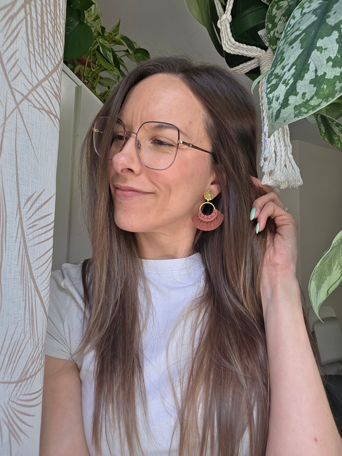 Boucles d’oreilles Noélia – Macramé bohème, couleur cannelle et or