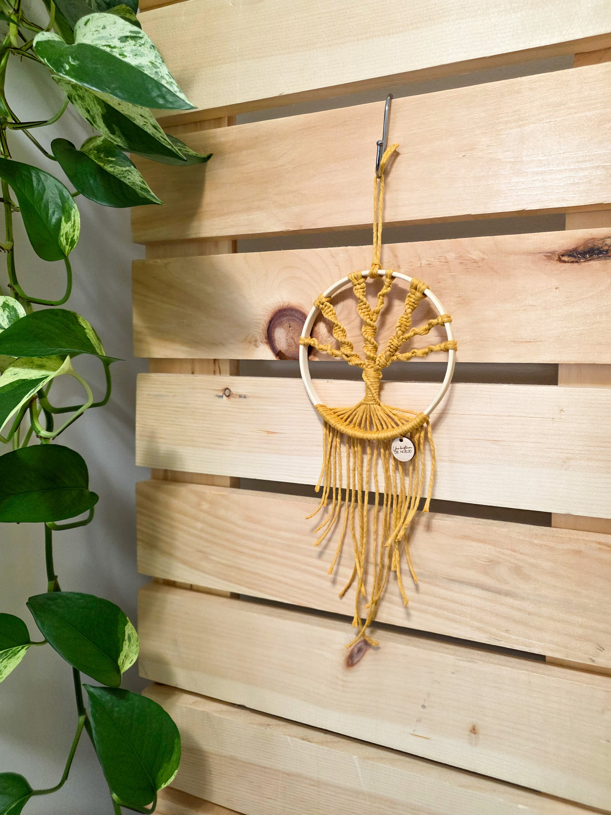 Arbre de vie Naya – Macramé bohème, couleur jaune moutarde