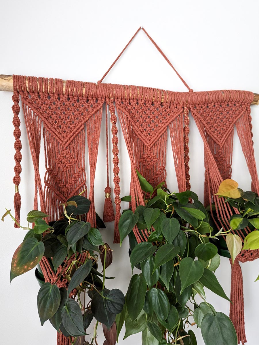 JARDINIÈRE MURALE TRIPLE / Jardinière murale en macramé couleur rouille