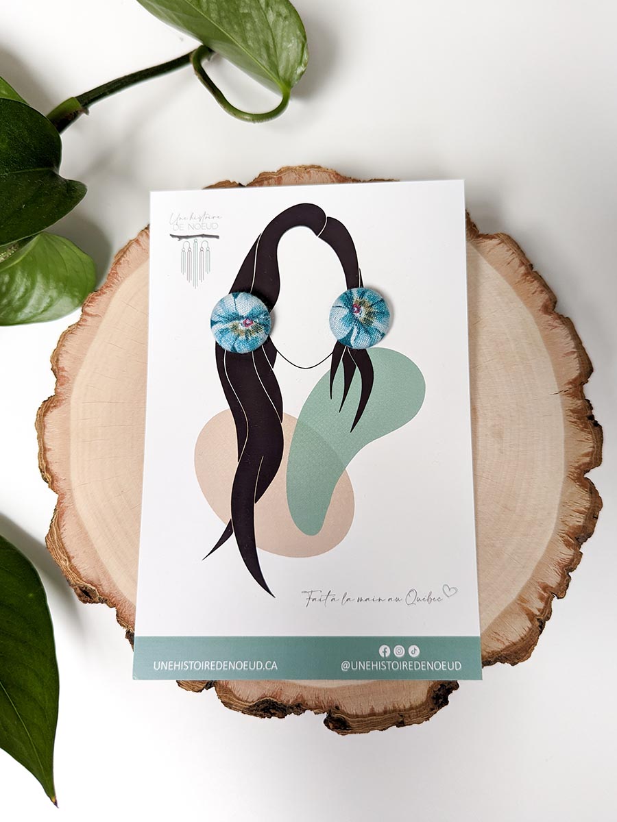 Une Histoire De Noeud X Pic & Clip, boucles d’oreilles fleur bleue