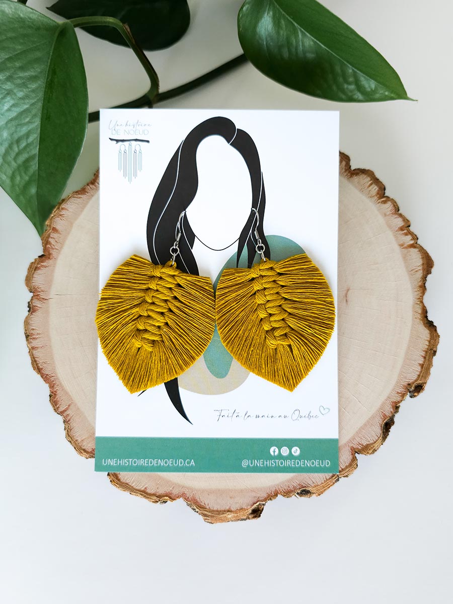 *Collection automne* Boucles d’oreilles plumes, couleur jaune épicé