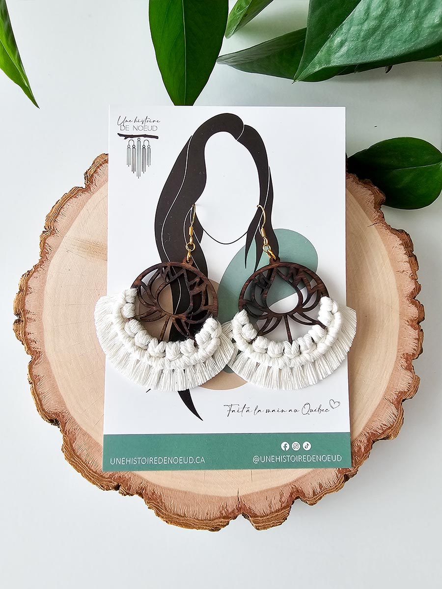 Boucles d'oreilles en macramé lotus, couleur naturel, crochets or