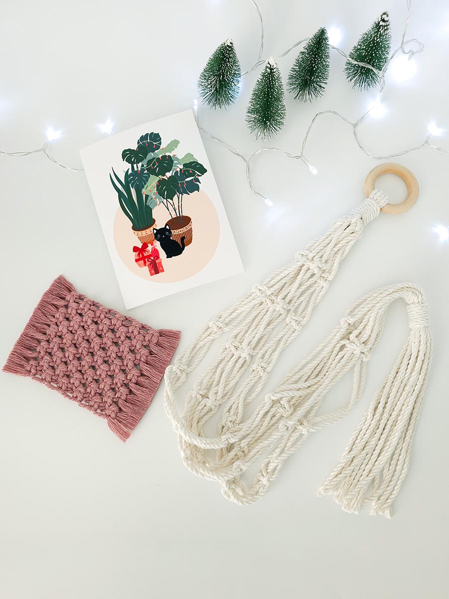 Ensemble-cadeau : Jardinière ivoire, sous-verre rose-mauve et carte de souhait