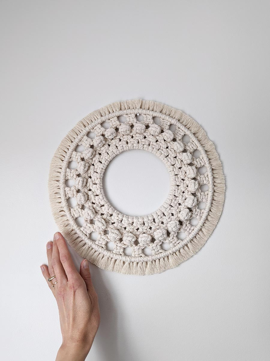 Mandala mural en macramé