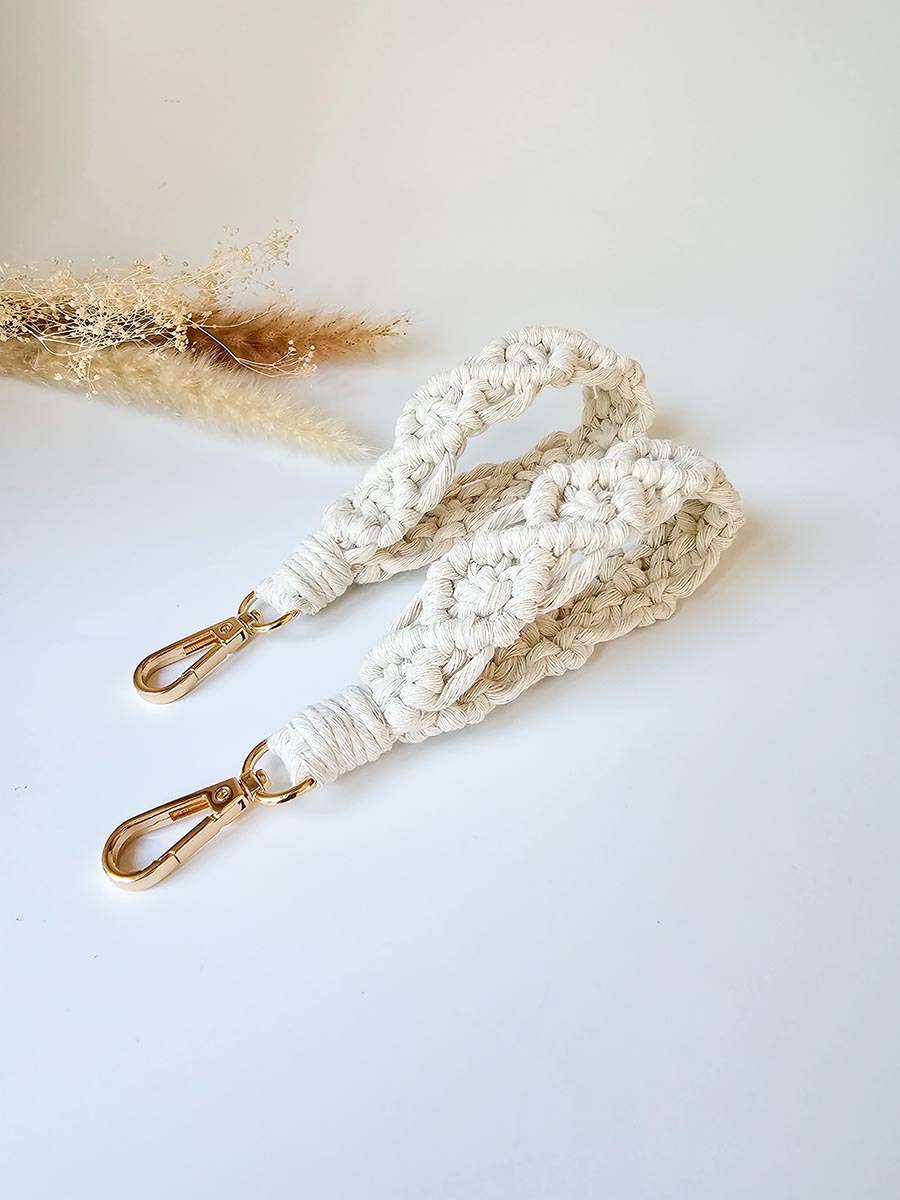 Porte-clés de poignet large en macramé