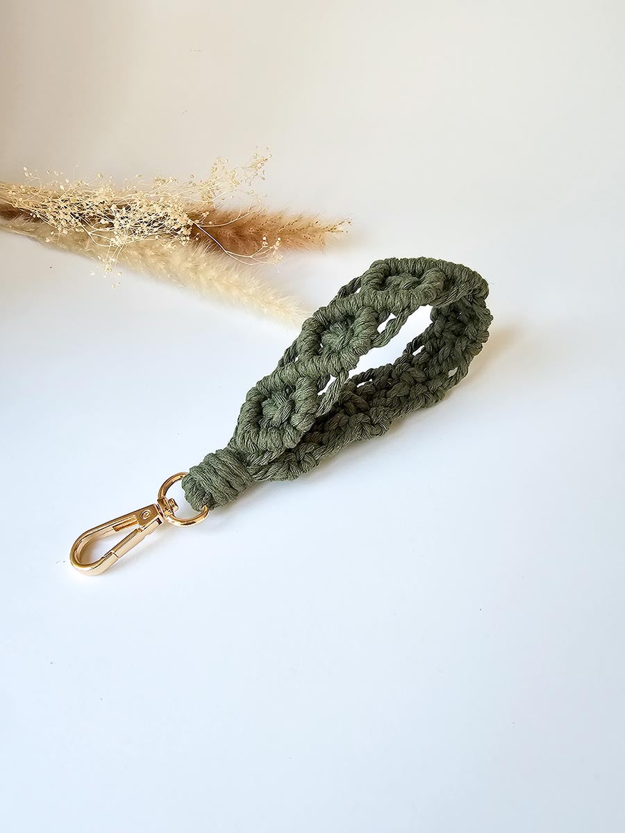 Porte-clés de poignet large en macramé