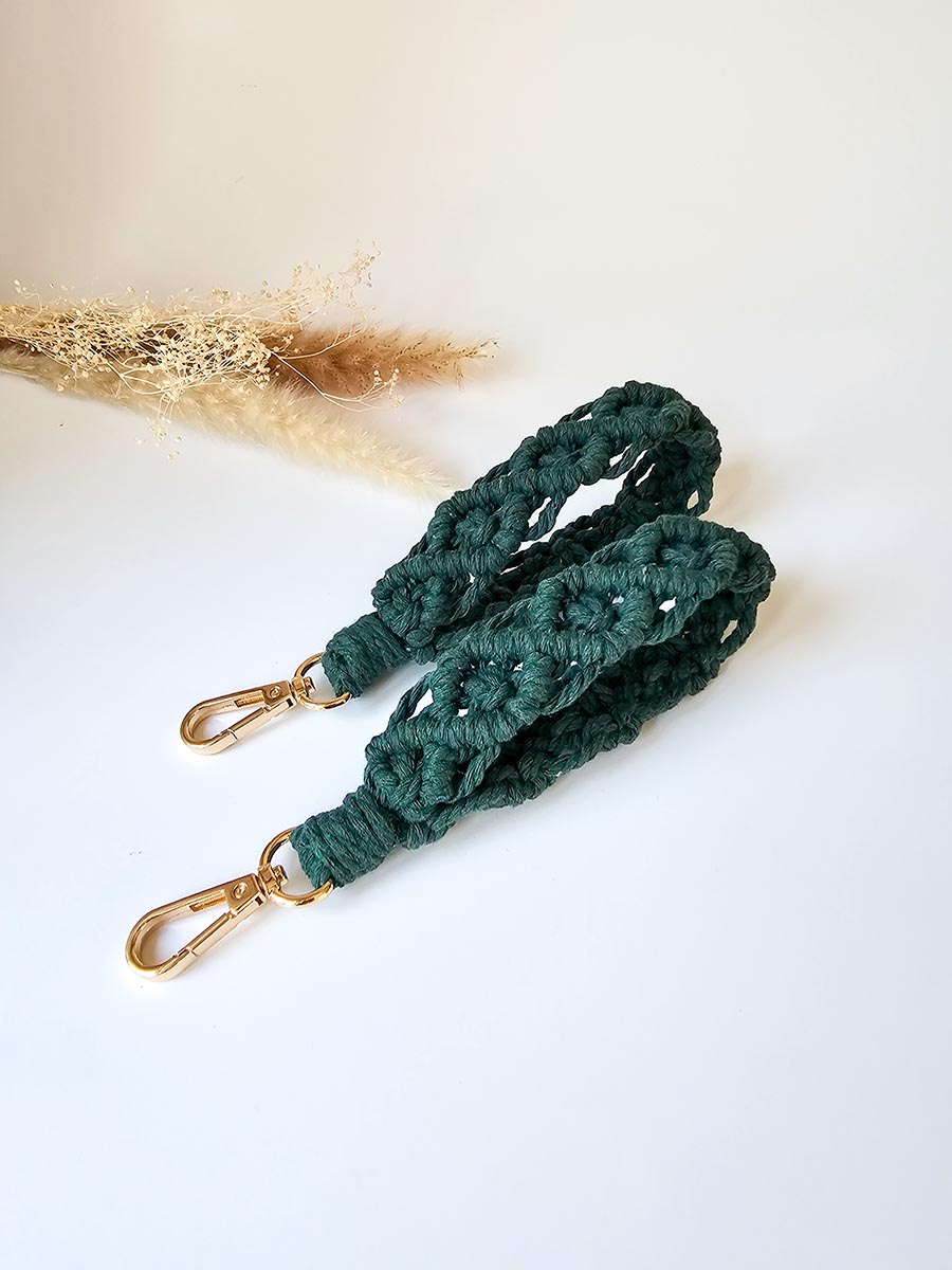 Porte-clés de poignet large en macramé