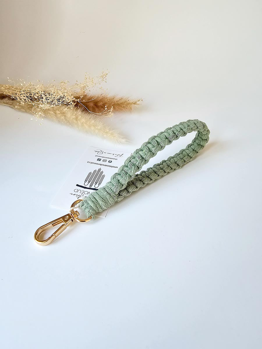 Porte-clés de poignet mince en macramé