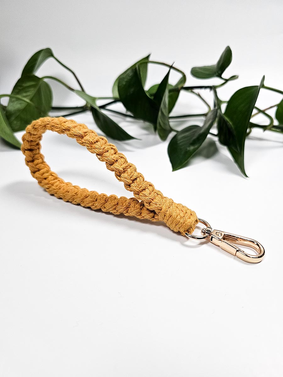 Porte-clés de poignet mince en macramé