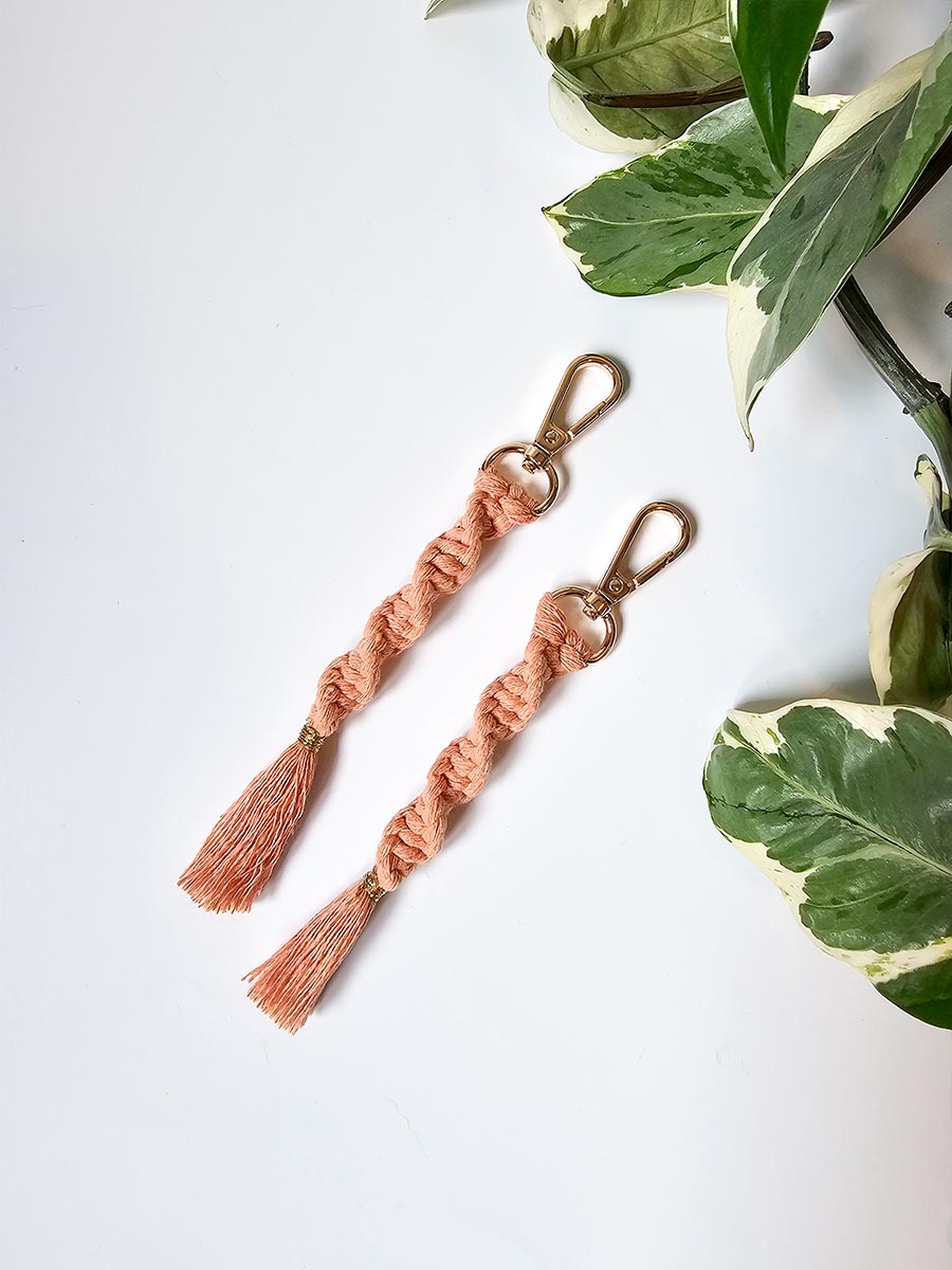 Porte-clés torsadé en macramé