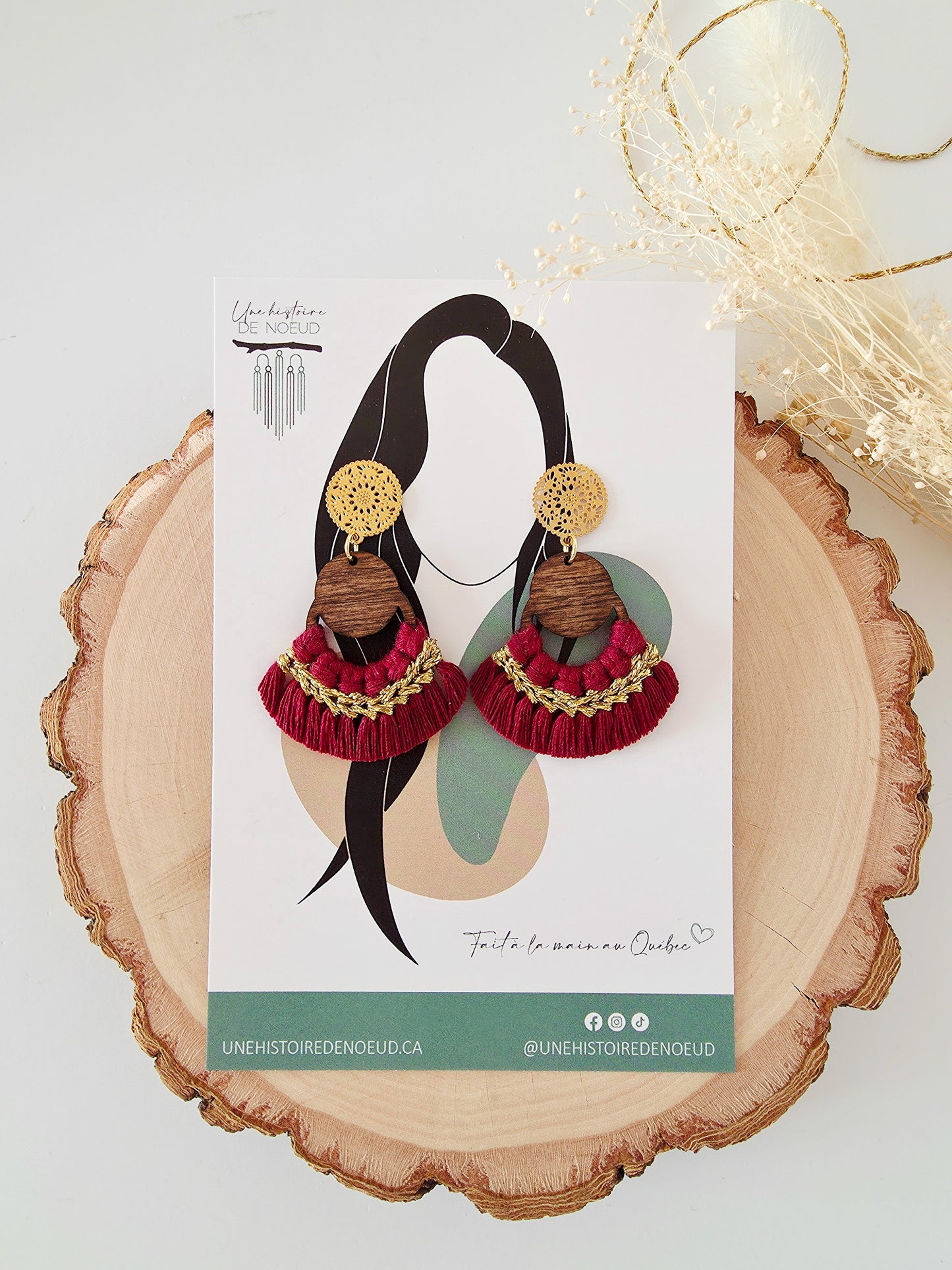 *Mini collection des fêtes* Boucles d'oreilles en macramé, base en bois, couleur bourgogne et or