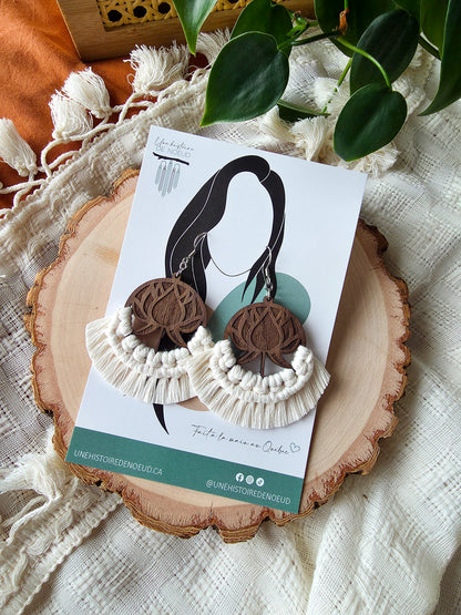 Boucles d’oreilles Lotus en bois et macramé