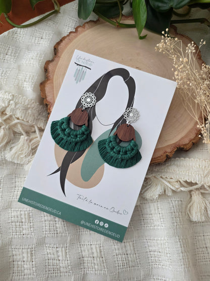 Boucles d’oreilles Sorel – Macramé bohème, couleur vert forêt et argent