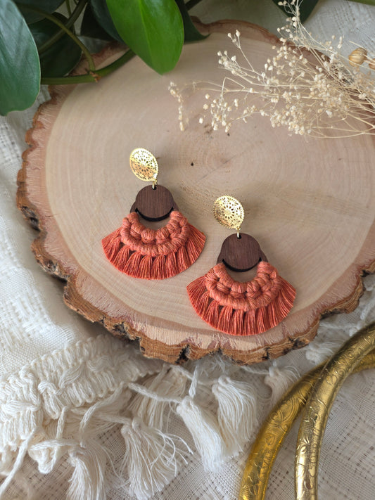 Boucles d’oreilles Sorel en bois de noyer – Couleur terracota et or