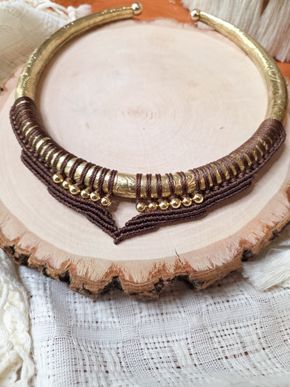 Collier Ysara - Laiton et micro-macramé, couleur brun chocolat