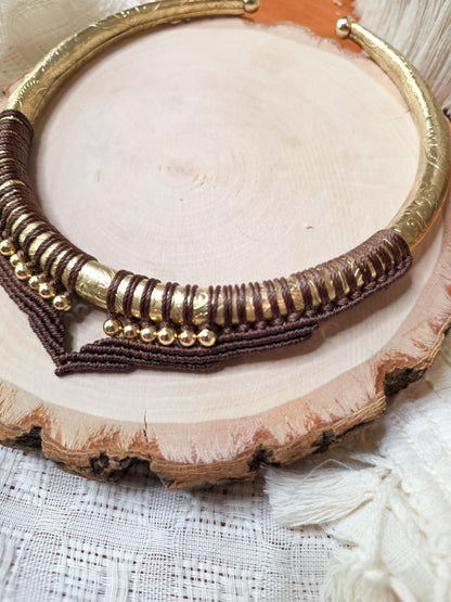 Collier Ysara - Laiton et micro-macramé, couleur brun chocolat