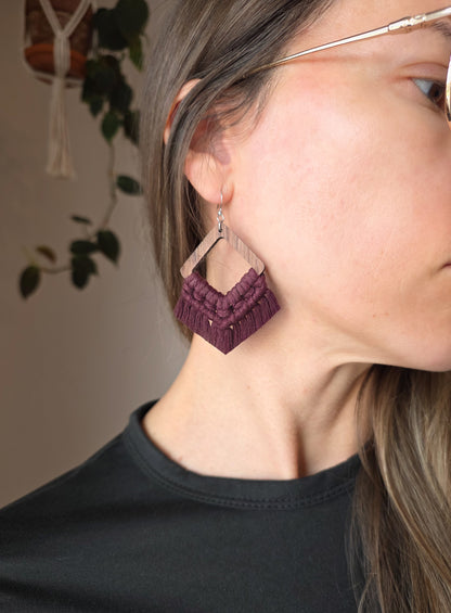 Boucles d’oreilles Élina en macramé et bois de noyer - Format grand