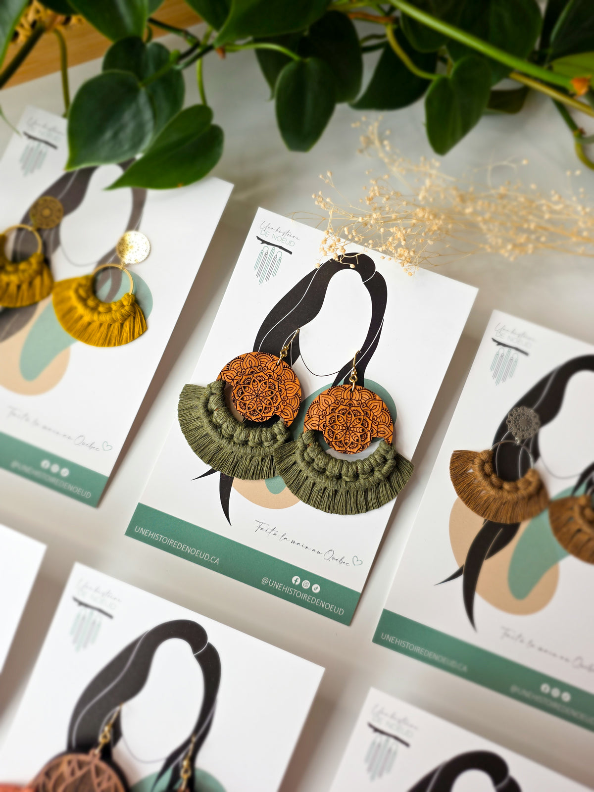 Boucles d’oreilles Mandala en bois de cerisier – Format grand, couleur olive et or