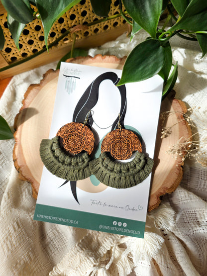 Boucles d’oreilles Mandala en bois de cerisier – Format grand, couleur olive et or