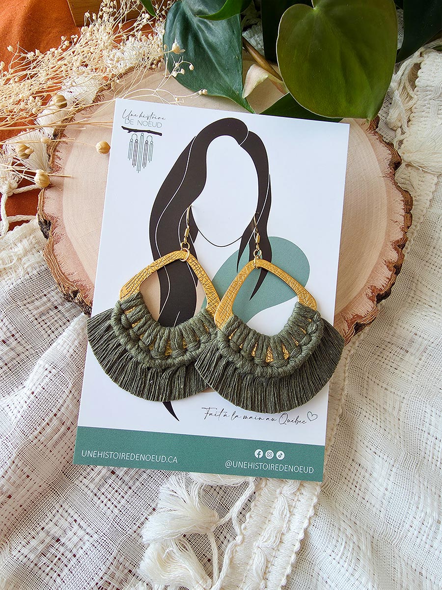 Boucles d’oreilles Soraya – Macramé bohème, couleur olive et or