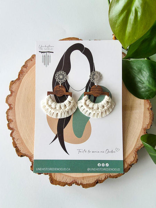 Boucles d'oreilles en macramé base en bois, couleur naturel, attaches argent