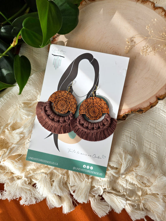 Boucles d’oreilles Mandala en bois de noyer – Format grand, couleur chocolat et or