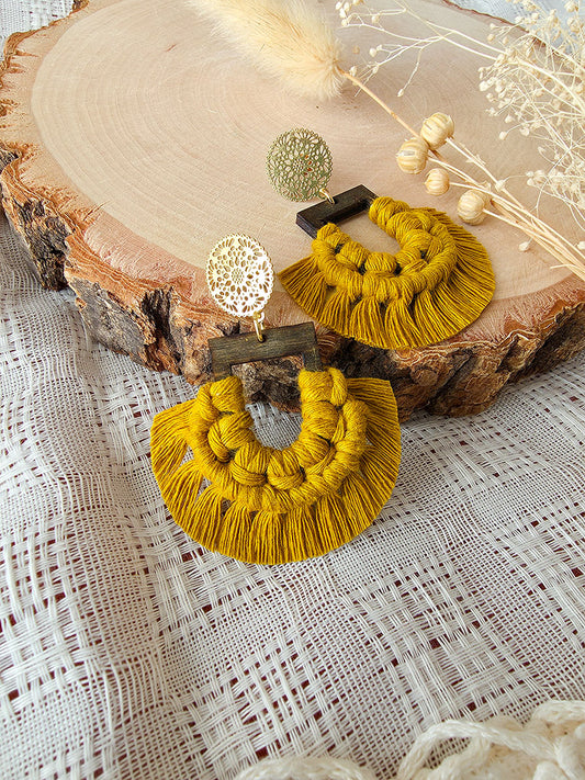 Boucles d’oreilles Naïra – Macramé bohème, couleur jaune épicé et or