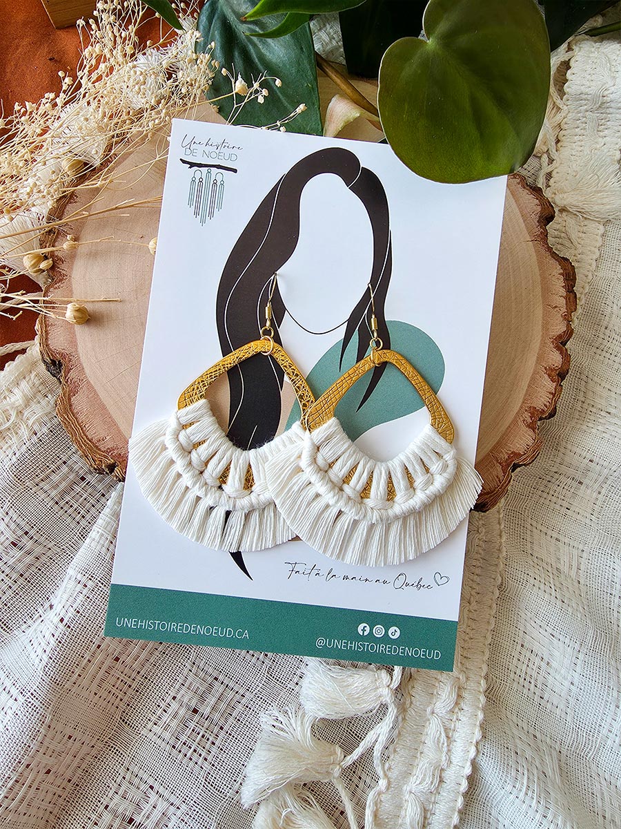 Boucles d’oreilles Soraya – Macramé bohème, couleur naturel et or