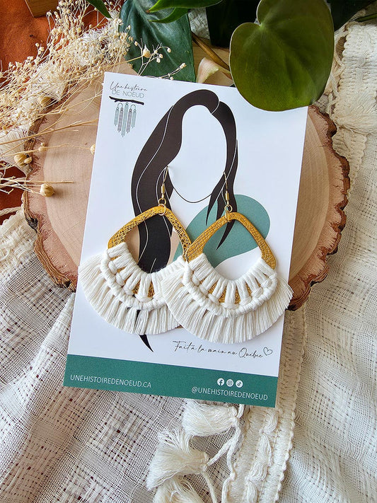 Boucles d’oreilles Soraya – Macramé bohème, couleur naturel et or