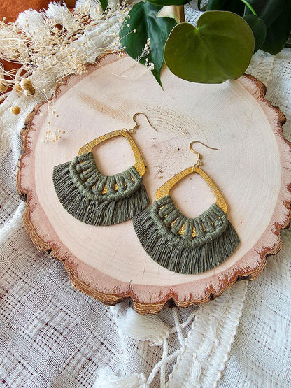 Boucles d’oreilles Soraya – Macramé bohème, couleur olive et or