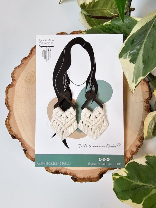 Boucles d’oreilles sur base en bois, couleur naturel, crochet argent