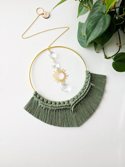 Capteur de soleil en macramé avec breloque soleil, eucalyptus