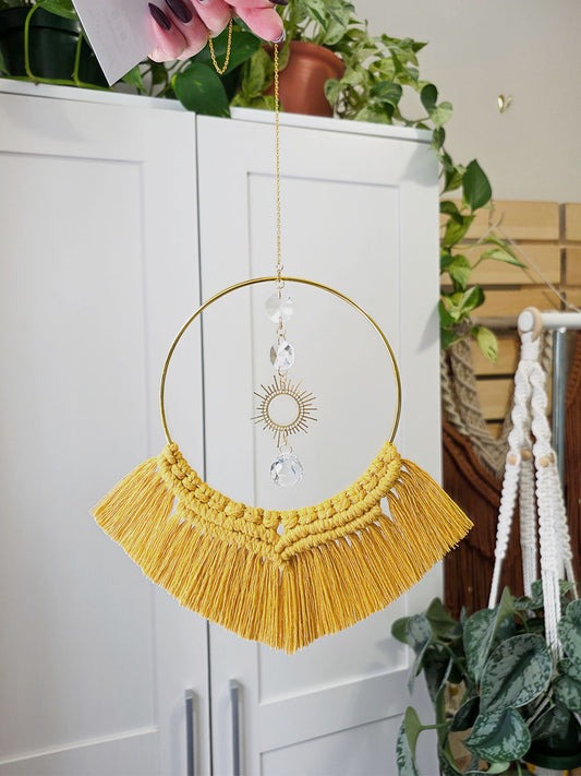 Capteur de soleil Aurélia – Macramé bohème, couleur jaune mourtarde