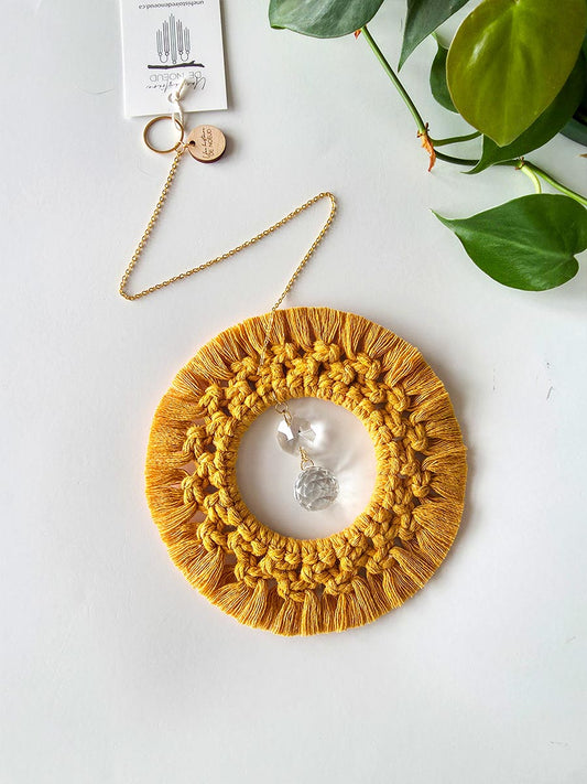 Capteur de soleil en macramé, jaune moutarde