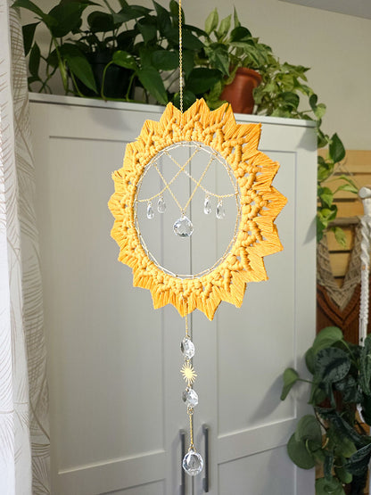 Capteur de soleil Solyana – Macramé bohème couleur jaune moutarde