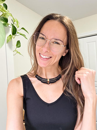 Collier Soraya - Laiton et micro-macramé, couleur noir