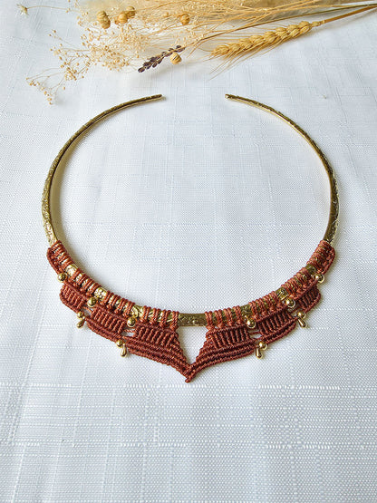 Véa Necklace - Brass and micro-macrame, black