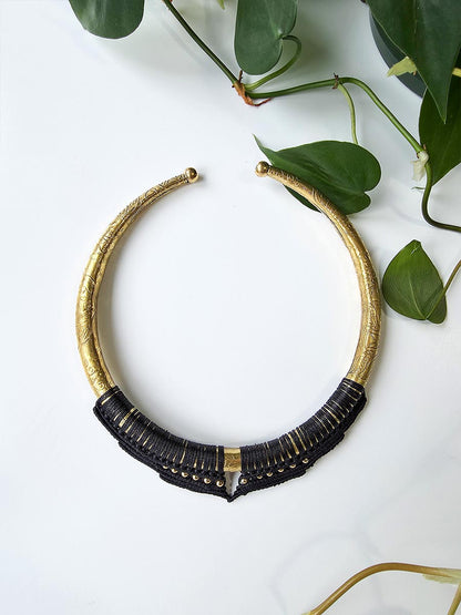 Collier Soraya - Laiton et micro-macramé, couleur noir