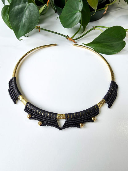 Collier Véa - Laiton et micro-macramé, couleur noir