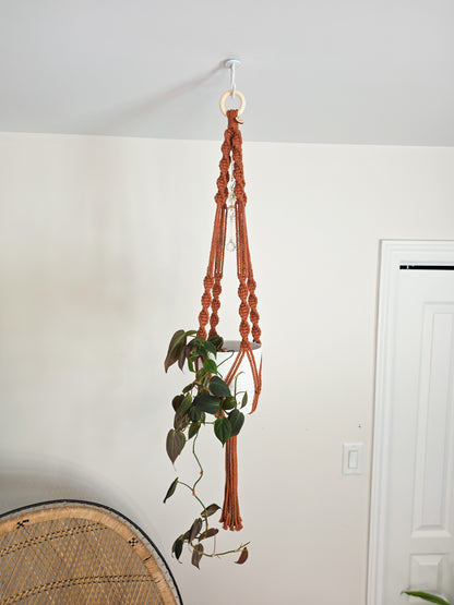 Jardinière Liora – Macramé avec capteur de soleil, couleur rouille