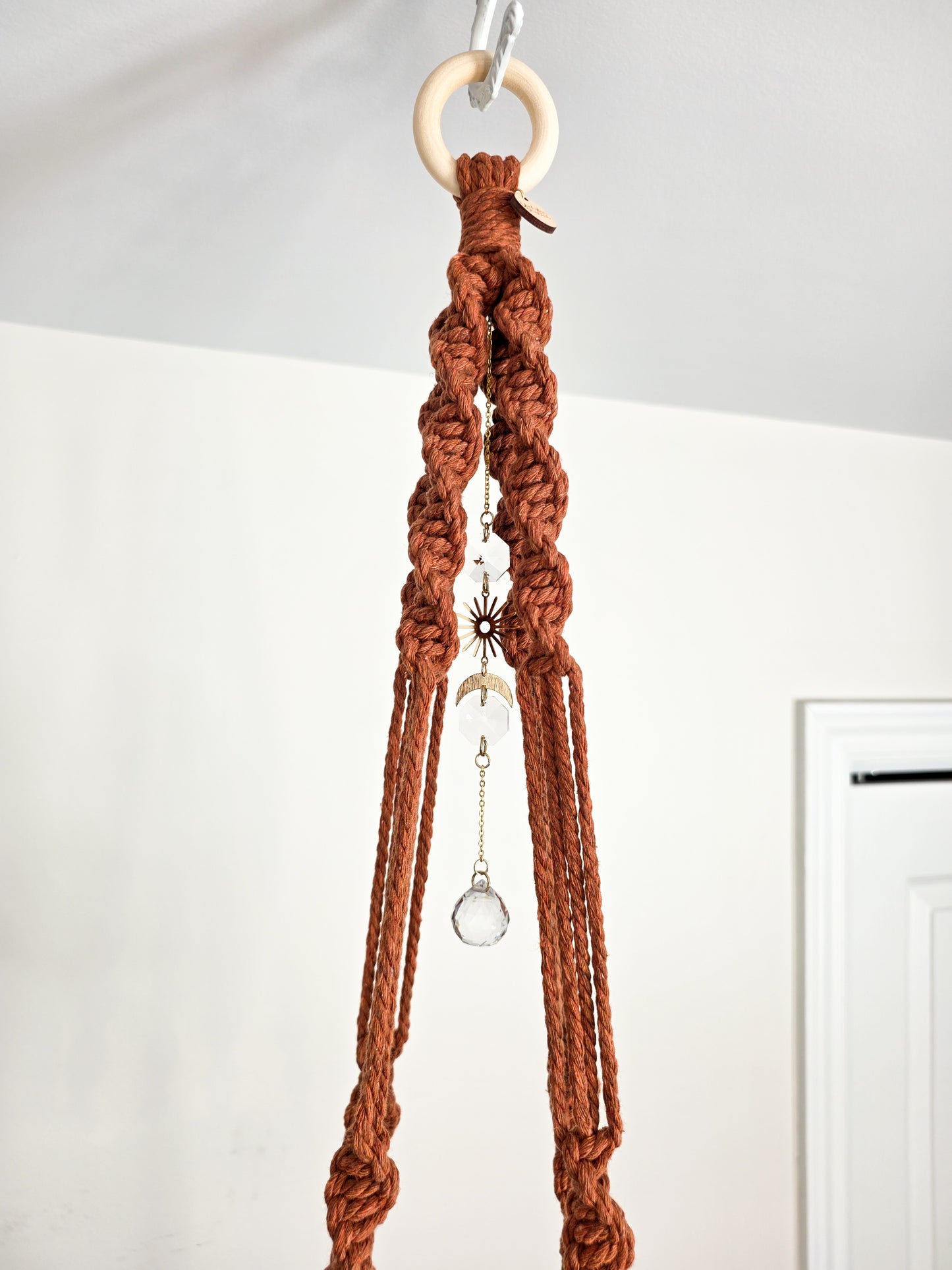 Jardinière Liora – Macramé avec capteur de soleil, couleur rouille