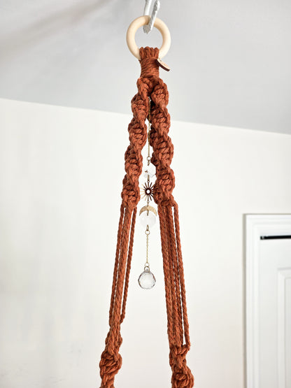 Jardinière Liora – Macramé avec capteur de soleil, couleur rouille