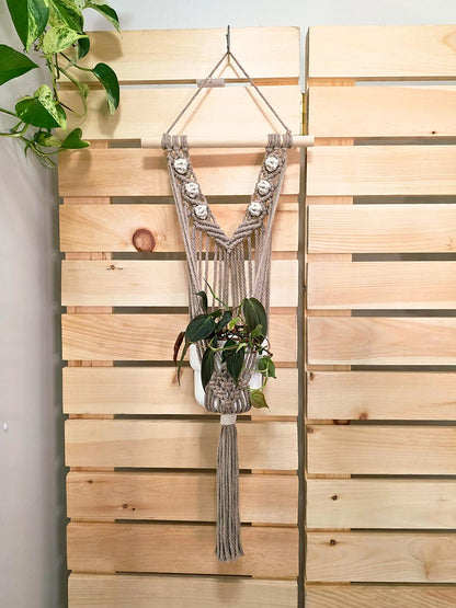 Jardinière murale Nahia – Macramé bohème, couleur taupe et naturel