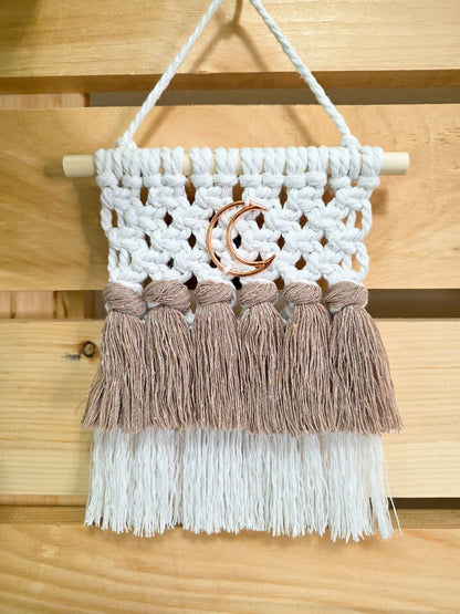 Mini tenture murale Luna en macramé, lune or rose