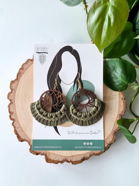Boucles d'oreilles en macramé lotus, couleur olive, crochets or