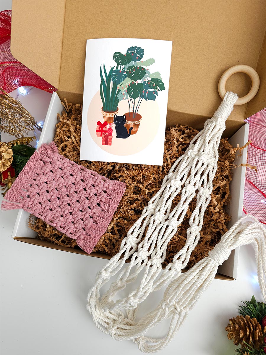 Ensemble-cadeau : Jardinière ivoire, sous-verre rose-mauve et carte de souhait