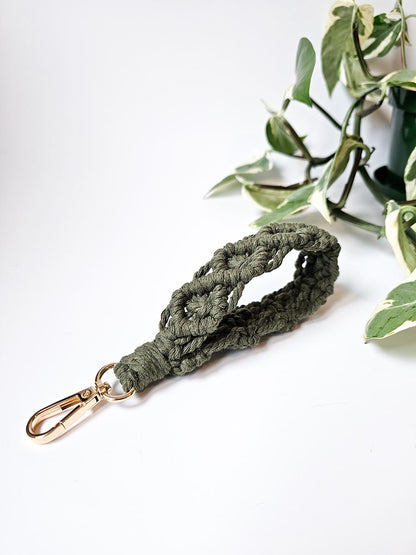 Porte-clés de poignet large en macramé