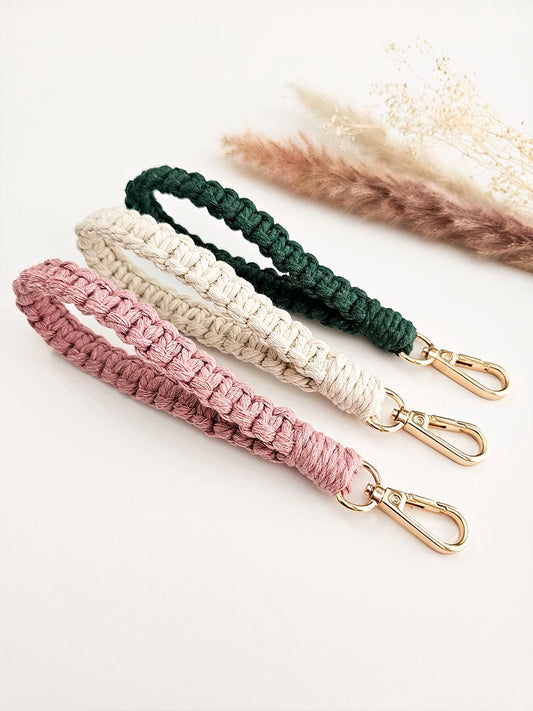 Porte-clés de poignet mince en macramé
