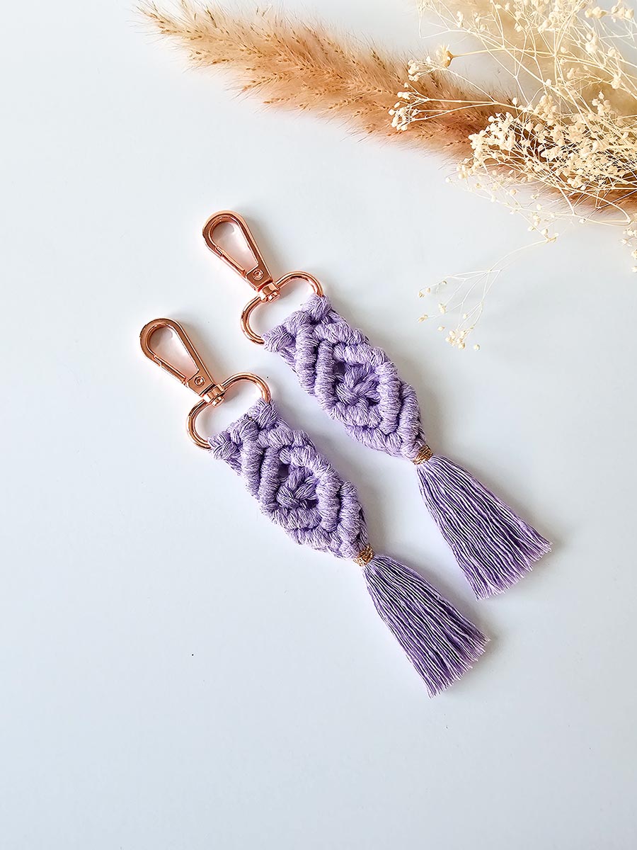 Porte-clés en macramé pince or rose