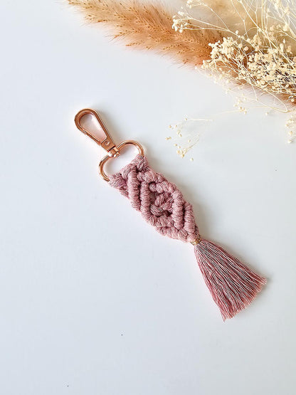 Porte-clés en macramé pince or rose